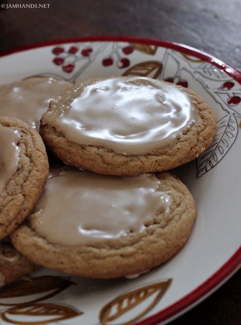 Jam Hands: Amish Brown Sugar Cookies w/ Maple Glaze Amish Sugar Cookies Taste Of Home, Crisco Sugar Cookie Recipe, Crisco Sugar Cookies, Amish Meals, Amish Baking, Amish Dishes, Amish Cookies, Amish Kitchen, Cookies With Icing