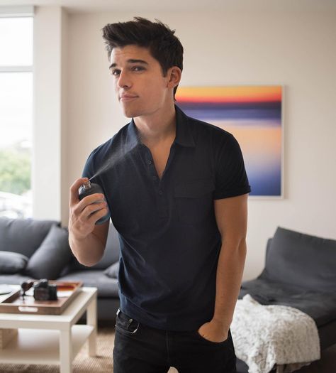 45.2k Likes, 139 Comments - Sean O'Donnell (@theseanodonnell) on Instagram: “Really loving the Iconic Blend from @originalpenguin! Making me smell so damn good #BeAnOriginal #ad” Sean O Donnell, Boys Fashion Dress, Mario Maurer, Swag Men, Men Photography, Boys Dpz, O Donnell, Handsome Man, Cute Celebrity Guys