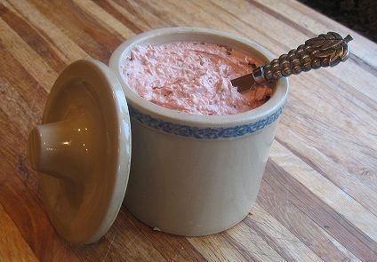 Liverwurst Dip - Love the sound of this one - an easy way to spruce up liverworst. Liverwurst Pate, Liverwurst Dip, Liverwurst Recipe, German Traditions, Liver Sausage, Liverwurst, Organ Meats, Liver Pate, Chopped Liver