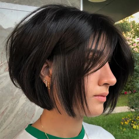 Bouncy Bob, Short Choppy Bobs, Asymmetrical Bob Short, Trendy Bob, Thick Hair Cuts, Thick Wavy Hair, Bob Hairstyles For Thick, Short Hairstyles For Thick Hair, Best Short Haircuts