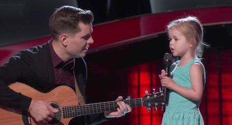 This Father-Daughter Duo Stole the Show on “The Voice” Last Night - Singer and viral dad Dave Crosby is breaking the internet again with his audition on 'The Voice, where he performed a duet with his three-year-old daughter. Dave Crosby, Claire Ryann, Voice Auditions, Singing Together, Randy Newman, Girl Running, Father Daughter, He Is Able, Beautiful Songs