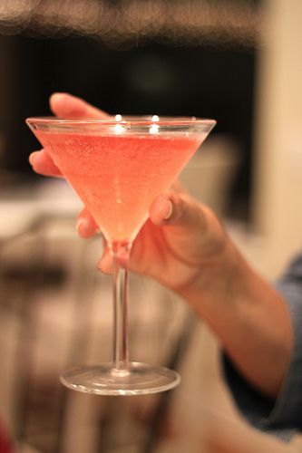 Raspberry Martini Recipe, Vodka Cran, Garlic Oven, Raspberry Martini, Cranberry Martini, Glace Fruit, Martinis Drinks, Quick Pickled, Cocktails To Try