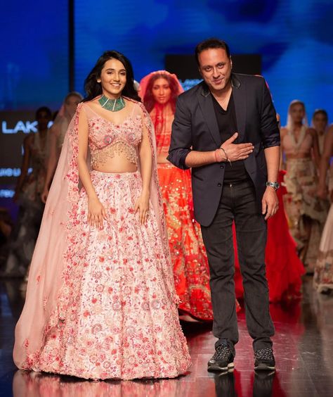 Masoom Minawala Slayed In Varun Bahl Couture At The Lakme Fashion Week! Lakme Fashion Week 2023, Lakme Fashion Week 2022, Masoom Minawala, Reception Couple, Varun Bahl, Fusion Wear, 2023 Design, Out Pictures, Indian Dresses Traditional