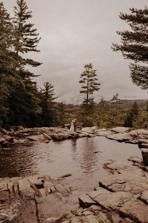 Adventurous hiking location idea for an outdoor elopement, Eagle Mountain House moody wedding photographer in Jackson New Hampshire White Mountain National Forest Earthy Photos, Mountain House Wedding, Bhldn Bridesmaid, White Mountain National Forest, Earthy Wedding, Outdoor Elopement, Eagle Mountain, Non Traditional Wedding, Moody Wedding