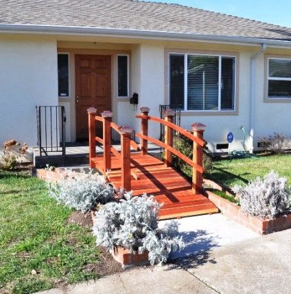 Asian bridge influence wood ramp Porch Ramp, Wheelchair Decorations, Entrance Doors Design, Porch With Ramp, Ramp Ideas, Wheelchair Ramp Design, Outdoor Ramp, Wooden Ramp, Ramp Design