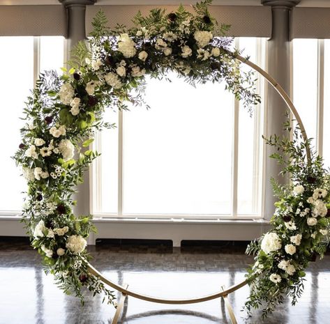 White Wedding Arch, Black And White Wedding Theme, Wedding Hoop, Hollywood Wedding, Arch Decoration Wedding, Venue Decor, Outdoor Wedding Decorations, Ceremony Arch, Floral Arch