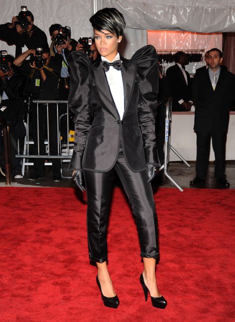 Rihanna — 2009 The Red Carpet, Rihanna, Red Carpet, Carpet, Red, Black