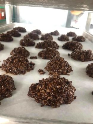 Big Batch No-Bake Cookies Recipe - Food.com Pignoli Cookies, Best No Bake Cookies, Best Sugar Cookie Recipe, Big Cookie, Chocolate Peanut Butter Cookies, Baking Recipes Cookies, Best Sugar Cookies, Butter Cookies Recipe, Drop Cookies