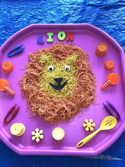 Spaghetti lion tuff tray messy play Preschool Activities Messy Play, Lion Sensory Play, Dear Zoo Sensory Activities, Animal Messy Play Ideas, Lion Sensory Activities, Lion Eyfs Activities, Jungle Animals Tuff Tray, Lion Tuff Tray Ideas, Zoo Messy Play Ideas