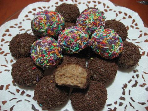 Yummy Milo balls for kids and adults. Milo Recipe, Sweet Truffles, Snack Balls, Healthy Afternoon Snacks, Bake Sale Recipes, Best Meatballs, Condensed Milk Recipes, Australia Food, Kids Party Food