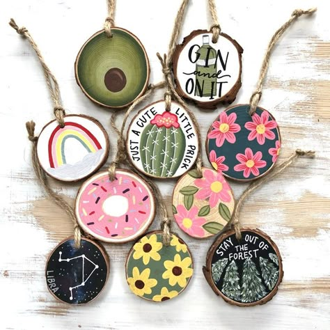 Wood Slice Ideas, Slice Ideas, Wood Slice Painting, Wood Slice Ornaments, Rustic Christmas Decor, Wood Slice Art, Wood Slice Crafts, Wooden Slices, Wood Painting Art