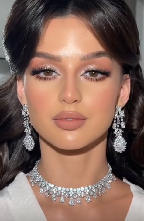 Make Up Inspo For Wedding, Light Princess Makeup, Arabic Makeup Bridal, Simple Nikkah Makeup, Arab Makeup Wedding, Angelic Bridal Makeup, Fairytale Wedding Makeup, Walima Makeup Looks, Quincenera Makeup Full Face