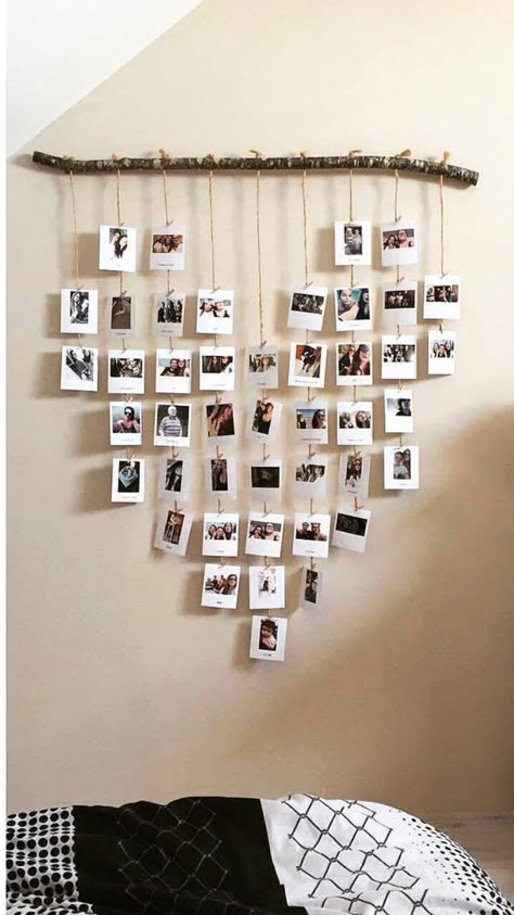 Polaroids Hanging On Wall, Diy Picture Ideas On Wall, Ideas For Hanging Polaroids On Wall, Polaroid Hanging Ideas Bedrooms, Diy Polaroid Wall Decor, Ways To Hang Polaroids On A Wall, Polaroid Hanging Ideas, Instax Photos Ideas Room Decor, Instax Wall Ideas