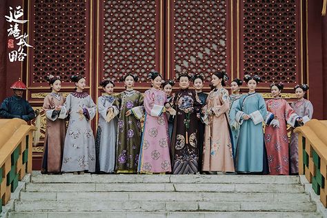 Palace Wallpaper, Traditional Chinese House, Period Drama Series, Qing Dynasty Fashion, Chinese Cosplay, Empresses In The Palace, Asian Traditional Clothes, Story Of Yanxi Palace, Royal Clothes