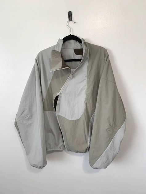 Post Archive Faction PAF 3.1 Technical Jacket Right (Grey) Archive Fashion Pieces, Post Archive Faction, Technical Jacket, Techwear Fashion, Concept Clothing, Archive Fashion, Funky Outfits, Men's Outerwear, Streetwear Men Outfits