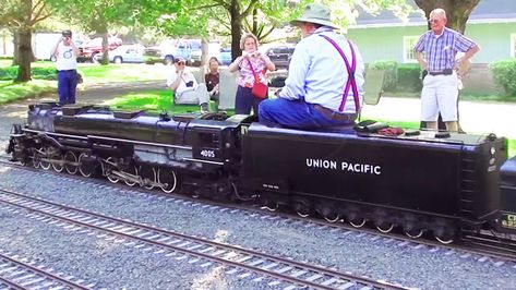 Tagged: Uncategorized | Large Scale ‘Big Boy’ Replica Stuns On Home Made Railroad! | Train Fanatics Videos by TrainFanatics.com http://trainfanatics.com/large-scale-big-boy-replica-stuns-on-home-railroad/ Backyard Railroad, Model Steam Trains, Live Steam Models, Live Steam Locomotive, Ride On Train, Sherwood Oregon, Big Boy 4014, Miniature Train, Train Photo