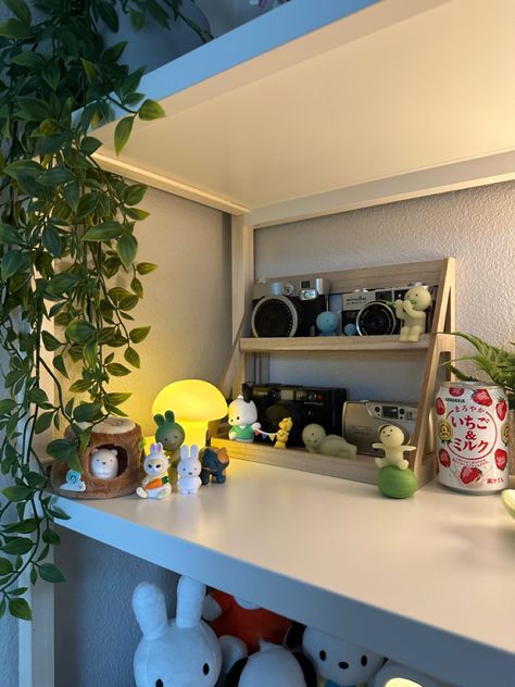 Random Shelf Decor, Smiski Figures Room, Smiski Figures Display, Plushies Collection Room, Miffy Home Decor, Miffy Room Decor, Smiski Display Ideas, Shelf Inspo Aesthetic, Smiski Shelf