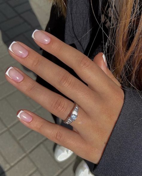 Minimalistic Nails, French Manicure Ideas, Natural Nails Manicure, Gel Nails French, French Manicure Nails, Classic French Manicure, Casual Nails, French Acrylic Nails, Soft Nails