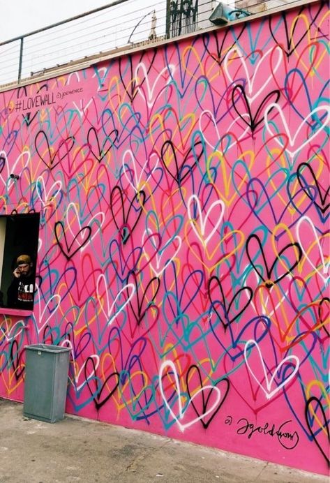 Spray Paint Heart Wall, Pink Graffiti Wall, Insta Wall, Pink Graffiti, Bar Deco, Parking Spot Painting, Instagram Wall, Soyut Sanat Tabloları, Pink Wall