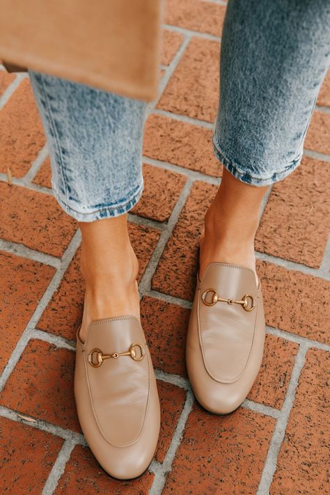 Gucci Princetown Slipper Outfit, Gucci Mules Outfit, Gucci Loafers Outfit, Princetown Gucci, Mule Outfit, Mule Shoes Outfit, Gucci Princetown Slipper, Wardrobe Plan, Mules Outfit