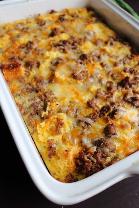 Cornbread And Sausage, Cornbread Breakfast, Easy Breakfast Bake, Breakfast Casserole With Bread, Sausage Cornbread Stuffing, Sausage Breakfast Casserole, Sausage Gravy Recipe, Corn Bread Bake, Breakfast Recipies