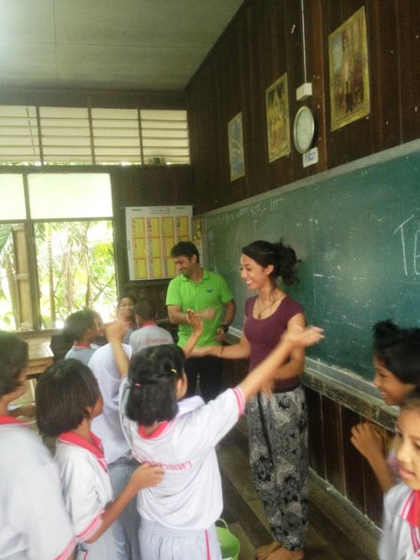 teaching in Thailand Voulenteer Aesthetic, Teaching English Abroad Aesthetic, Teach English Abroad, Teaching Abroad Aesthetic, Teaching Abroad, Helping People Aesthetic, Humanitarian Aesthetic, Working With Kids Aesthetic, Teacher Aesthetic