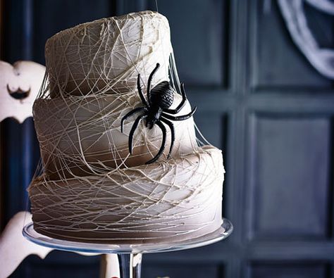 . Pasteles Halloween, Spider Cake, Spooky Cake, Marshmallow Cake, Topsy Turvy Cake, Halloween Cake Decorating, Halloween Sweets, Diy Halloween Decor, Halloween Baking