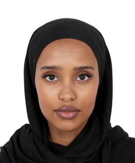 Tutor Makeup, English Conversation, Beauty Routine Tips, Doe Eyes, Hijabi Aesthetic, Black Women Makeup, Edgy Makeup, Black Femininity, Art Things