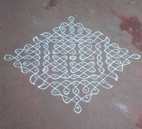 15 dots Traditional sikku Kolam || Contest Kolam – Kolams of India Sikku Kolam Big, 15 Dots Kolam, Kaavi Kolam, Diwali Kolam, Dots Muggulu, Kolam Dots, Sewing Machine Cover Pattern, Pattern Design Drawing, Easy Rangoli Designs Videos