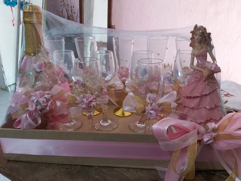 Copas de brindis para quinceañera en color rosa con dorado Quince Ideas, Color Rosa, Quince, Glass Vase, Vase, Glass, Color