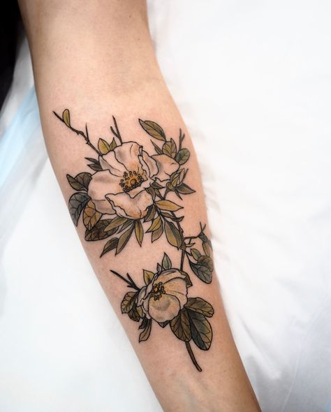 Wildrose Tattoo, Tatuaje Cover Up, Minimalist Tattoo Meaning, Phönix Tattoo, Magnolia Tattoo, Initial Tattoo, Botanical Tattoo, Tattoo Feminina, Tattoo Trends