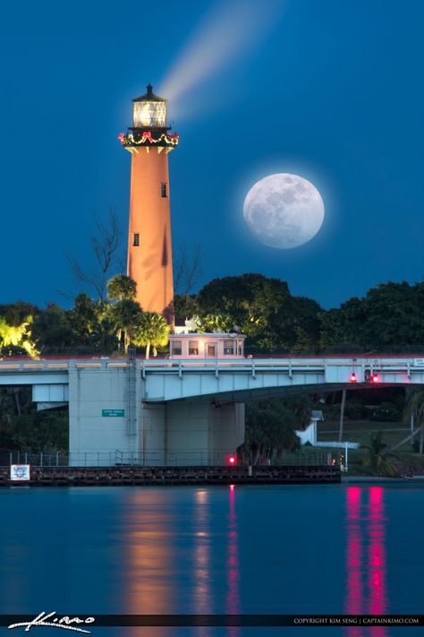 Jupiter Lighthouse Christmas Eve Moon Rise 2015 – HDR Photography by Captain Kimo Lighthouse Christmas, Moon Over Water, Jupiter Lighthouse, Calm Evening, Lighthouse Photos, Lighthouse Pictures, Jupiter Florida, Lighthouse Art, Beautiful Lighthouse