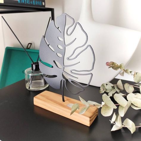 Monstera Shelf, Offices Aesthetic, Leaf Shelf, Boho Monstera, Metal Table Decor, Bookshelf Home, Home Office Shelves, Aesthetic Gifts, Newly Remodeled Kitchens