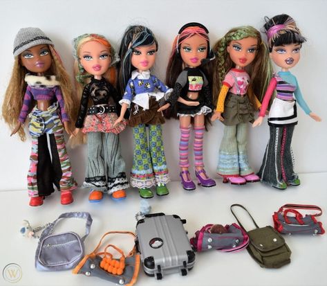 BRATZ WORLD TOKYO A GO GO SET OF DOLLS W/CARRY CASE 2004 Rare Anime | #1857251072 Go Go Dolls, Bratz Tokyo A Go Go, Bratz Collections, Sims Aesthetic, Bratz Fashion, Bratz Aesthetic, Doll Therapy, Barbie Playsets, Y2k Nostalgia