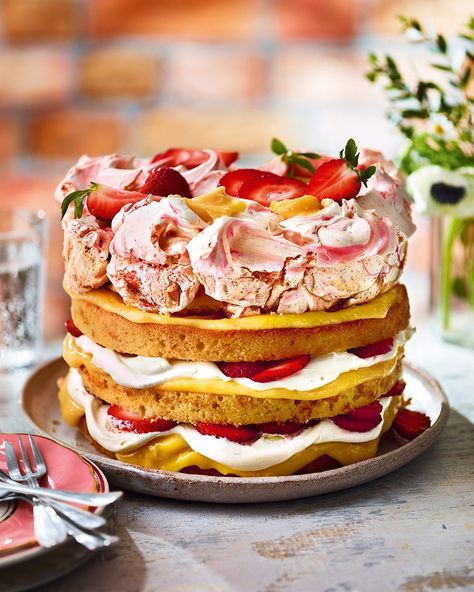 Strawberry Meringue Cake, Lemon And Strawberry, Lemon Meringue Cake, Strawberry Meringue, Strawberry Cake Filling, Meringue Cake, Caramel Frosting, Delicious Magazine, Summer Cakes