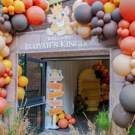 WELCOME TO ISAIYAH’S KINGDOM The circle of life continues as we celebrated Isaiyah’s first birthday yesterday! Feeling all the nostalgia with this theme… Hakuna Matata 🦁 Planning & Design @designedbydevents Balloons @partysplendour Props @thetreasureroom_ Signage @lettersbyloulou Cake @mastello.creations Florals @montana__flora Paperie @paperplayground Draping @ss_draping #partysplendour #balloons #balloonssydney #sydneyballoons #lionking #lionkingparty #lionkingballoons #birthdaybal... Lion King Balloons, Lion King Party, Circle Of Life, Be Kind To Yourself, Lion King, Bridal Dresses, First Birthdays, This Is Us, Balloons