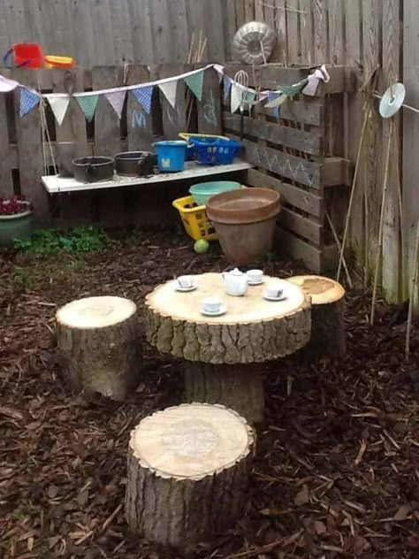 30 Kids Outdoor Mud Kitchen Ideas 36 - Kids Playhouses & Playgrounds - 1001 Gardens Diy Mud Kitchen For Kids, Mud Kitchen Food Ideas, Kids Mud Kitchen Diy, Rock Garden For Kids, Toddler Mud Kitchen, Diy Mud Kitchen Outdoor Play, Kids Outdoor Mud Table, Kids Outdoor Play Area Ideas, Diy Mud Kitchen Outdoor Play Pallets