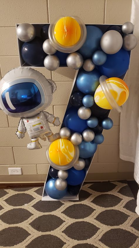 Number 5 Birthday Decoration, 7 Balloon Number, Space Birthday Decoration Ideas, Planet Birthday Decoration, Space Decor Birthday, Space Ballons Decoration, Space Themed Birthday Party Centerpiece, Space Themed Birthday Party For Adults, Number 7 Balloon Decoration