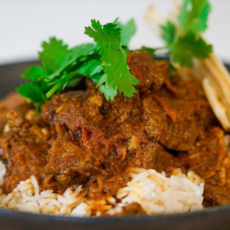 Beef Madras Curry Beef Madras, Butter Chicken Curry, Curry Recipes Easy, Madras Curry, Curry Rice, Rice Ingredients, Tender Beef, Hot Spicy, Nutrition Guide