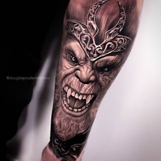 Wu Kong Tattoo, Tattoo Indien, Dark Tattoos For Men, Kong Tattoo, Payasa Tattoo, Tattoo Studio Design, Fake Tattoo Sleeves, Zeus Tattoo, Gray Tattoo