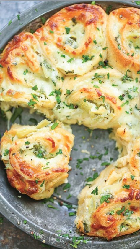 Cheesy Spinach Artichoke Pinwheels - Damn Delicious | Kitchn Spinach And Artichoke Pinwheels, Artichoke Pinwheels, Stuffed Croissants, Cheesy Spinach, Pinwheel Recipes, Crescent Dough, Roll Ups, Carne Asada, Pull Apart