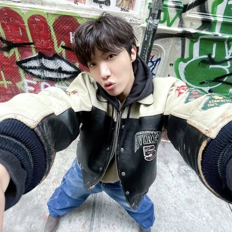 j-hope jung hoseok on the street j cole pfp profile picture J-hope Boyfriend Material, J-hope Icon, J Hope Selca, J-hope Icons, Jhope Cute, J Cole, Hoseok Bts, I Love Bts, Bts J Hope