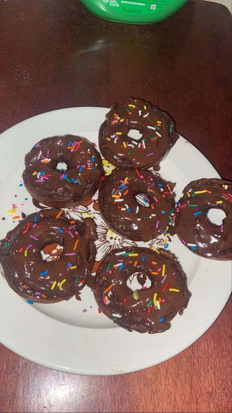 Home Made Food Snapchat, Story Snapchat, Food Snap, Pinterest Photography, Homemade Donuts, Chocolate Donuts, Green Eyeshadow, Indian Food Recipes Vegetarian, Eat Clean