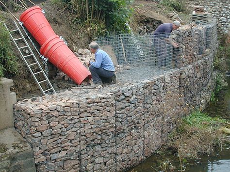 Curved Gabion Retaining Wall, High Retaining Wall, Terraced Patio Ideas, Gabion Walls, Gabion Retaining Wall, Backyard Retaining Walls, Gabion Fence, Gabion Baskets, Gabion Wall