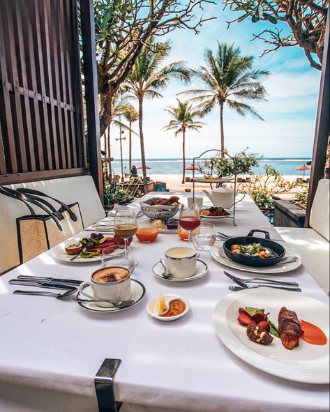 Luxurious Breakfast Table, Beach View Restaurant, Luxury Breakfast Table, Luxury Breakfast, Sunrise Breakfast, Resort In Bali, Breakfast On The Beach, French Couple, Breakfast With A View