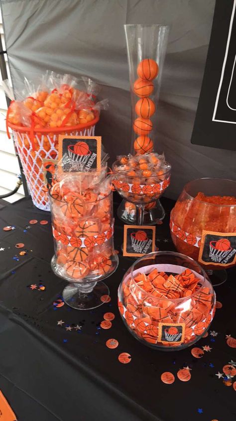 Basketball Candy Table, Basketball Graduation Party Ideas, Basketball Centerpiece Ideas, Basketball Snacks, Basketball Treats, Basketball Banquet, Basketball Birthday Cake, Basketball Themed Birthday Party, Basketball Theme Birthday