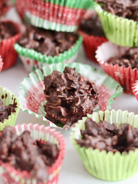 Chocolate Cornflake Cookies Chocolate Cornflake Clusters, Chocolate Cornflake Cookies, No Bake Cornflake Cookies, Corn Flake Cookies, Cornflake Candy, Cornflakes Cookies, Holiday Dessert Platter, Flake Chocolate, Cornflake Cookies