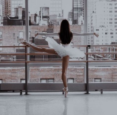 Dancer Photography, Ballet Pictures, Ballet Beauty, Dance Photography Poses, Dance Dreams, Ballet Inspiration, Ballet Photos, Dancing Aesthetic, Ballet Photography