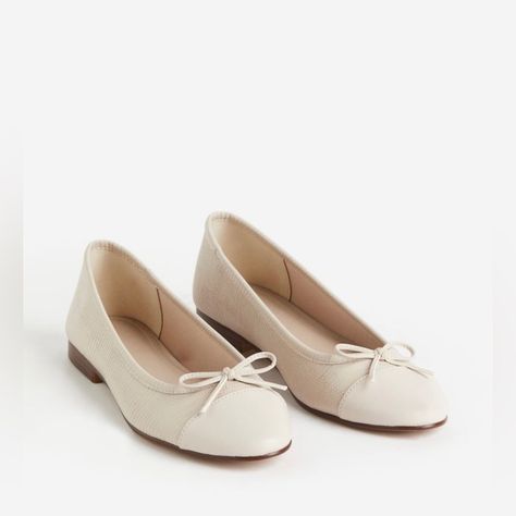 Classic Ballet Flats With A Decorative Bow At Front. Satin Lining. H&M Size 7 Church Shoes Women, Nude Ballet Flats Outfit, White Flats Shoes, Cream Ballet Flats, Church Shoes, Ballet Flats Outfit, Church's Shoes, Mary Jane Shoes Black, Cream Flats