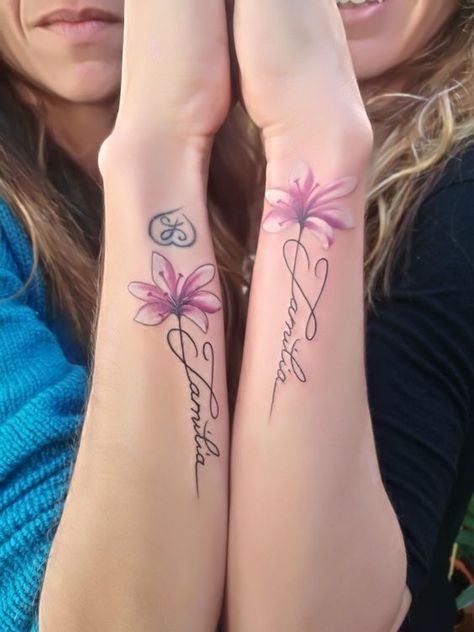 Tattoo Diy, Shape Tattoo, Beautiful Flower Tattoos, Small Flower Tattoos, Bff Tattoos, Friendship Tattoos, Tattoos For Daughters, Sister Tattoos, Friend Tattoos